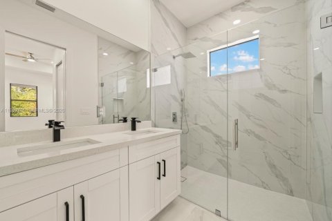 House in Lehigh Acres, Florida 3 bedrooms, 145.67 sq.m. № 2056980 - photo 21