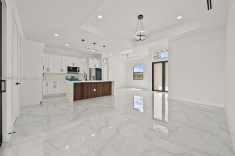 House in Lehigh Acres, Florida 3 bedrooms, 145.67 sq.m. № 2056980 - photo 7