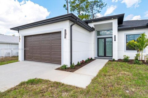 House in Lehigh Acres, Florida 3 bedrooms, 145.67 sq.m. № 2056980 - photo 12