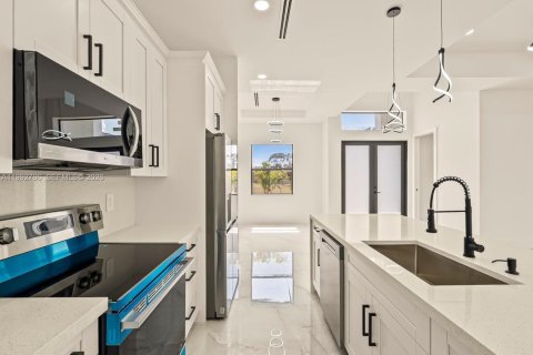 House in Lehigh Acres, Florida 3 bedrooms, 145.67 sq.m. № 2056980 - photo 16