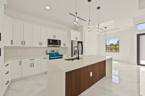 House in Lehigh Acres, Florida 3 bedrooms, 145.67 sq.m. № 2056980 - photo 14