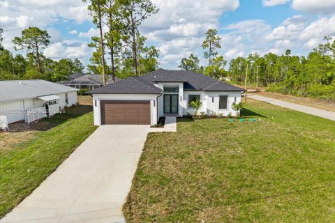 House in Lehigh Acres, Florida 3 bedrooms, 145.67 sq.m. № 2056980 - photo 9