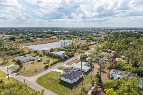 House in Lehigh Acres, Florida 3 bedrooms, 145.67 sq.m. № 2056980 - photo 10