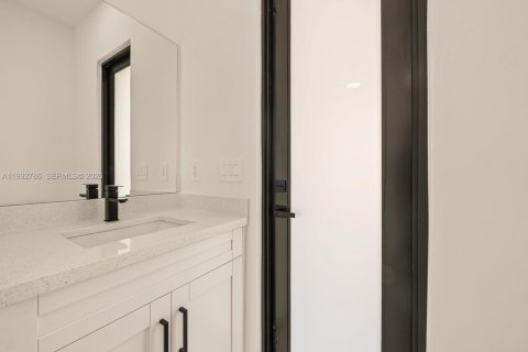 House in Lehigh Acres, Florida 3 bedrooms, 145.67 sq.m. № 2056980 - photo 27