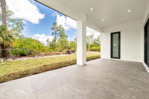 House in Lehigh Acres, Florida 3 bedrooms, 145.67 sq.m. № 2056980 - photo 8