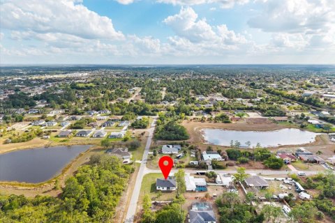 House in Lehigh Acres, Florida 3 bedrooms, 145.67 sq.m. № 2056980 - photo 5