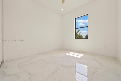 House in Lehigh Acres, Florida 3 bedrooms, 145.67 sq.m. № 2056980 - photo 22