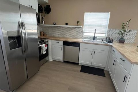 House in Saint Petersburg, Florida 2 bedrooms, 70.88 sq.m. № 1870537 - photo 12
