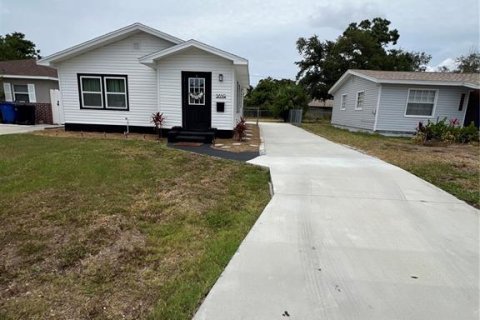 House in Saint Petersburg, Florida 2 bedrooms, 70.88 sq.m. № 1870537 - photo 3