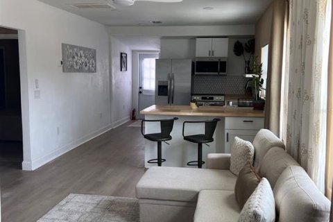 House in Saint Petersburg, Florida 2 bedrooms, 70.88 sq.m. № 1870537 - photo 10