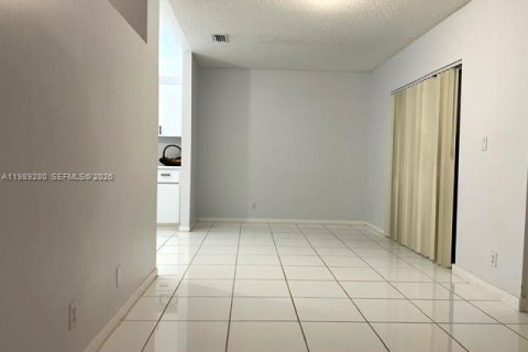 Townhouse in Weston, Florida 3 bedrooms, 153.29 sq.m. № 2057103 - photo 10