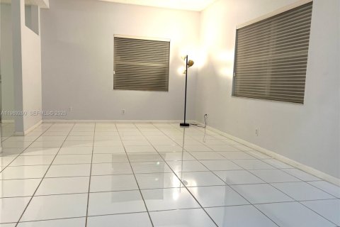 Townhouse in Weston, Florida 3 bedrooms, 153.29 sq.m. № 2057103 - photo 6
