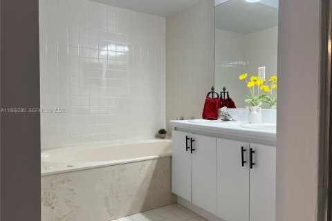Townhouse in Weston, Florida 3 bedrooms, 153.29 sq.m. № 2057103 - photo 20