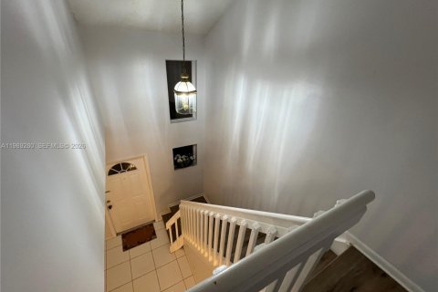 Townhouse in Weston, Florida 3 bedrooms, 153.29 sq.m. № 2057103 - photo 14