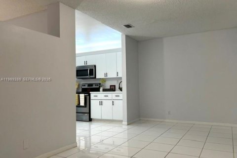 Townhouse in Weston, Florida 3 bedrooms, 153.29 sq.m. № 2057103 - photo 9