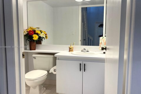 Townhouse in Weston, Florida 3 bedrooms, 153.29 sq.m. № 2057103 - photo 12