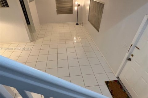 Townhouse in Weston, Florida 3 bedrooms, 153.29 sq.m. № 2057103 - photo 13