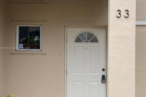 Townhouse in Weston, Florida 3 bedrooms, 153.29 sq.m. № 2057103 - photo 2