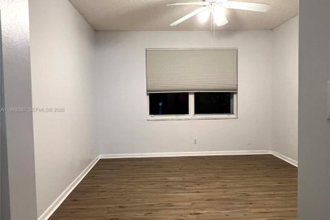 Townhouse in Weston, Florida 3 bedrooms, 153.29 sq.m. № 2057103 - photo 19