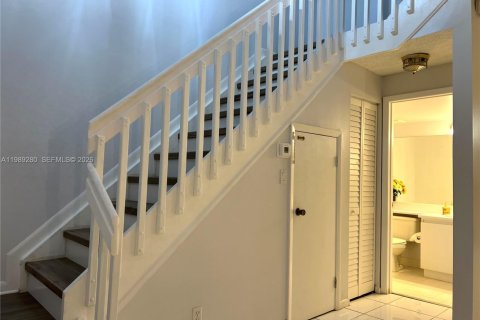 Townhouse in Weston, Florida 3 bedrooms, 153.29 sq.m. № 2057103 - photo 5