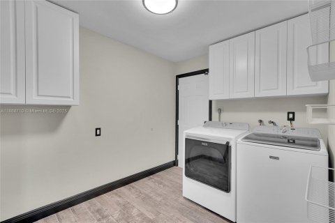 Casa en venta en Pompano Beach, Florida, 3 dormitorios, 173.63 m2 № 1921601 - foto 15