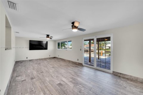 Casa en venta en Pompano Beach, Florida, 3 dormitorios, 173.63 m2 № 1921601 - foto 12