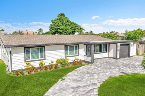 Casa en venta en Pompano Beach, Florida, 3 dormitorios, 173.63 m2 № 1921601 - foto 1