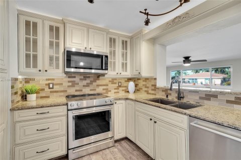 Casa en venta en Pompano Beach, Florida, 3 dormitorios, 173.63 m2 № 1921601 - foto 8