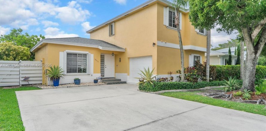 Villa ou maison à Miami, Floride 3 chambres, 150.87 m2 № 2084855