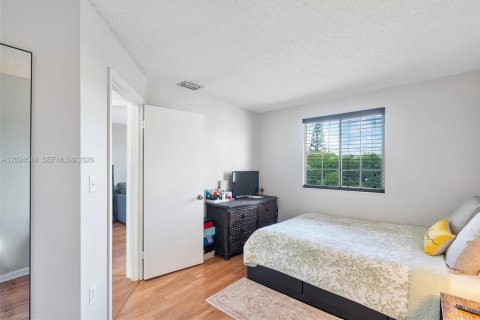 Villa ou maison à vendre à Miami, Floride: 3 chambres, 150.87 m2 № 2084855 - photo 30