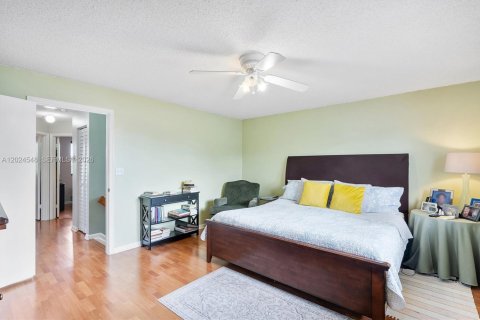 Villa ou maison à vendre à Miami, Floride: 3 chambres, 150.87 m2 № 2084855 - photo 23