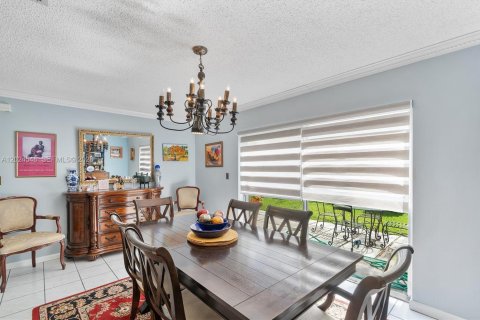 Villa ou maison à vendre à Miami, Floride: 3 chambres, 150.87 m2 № 2084855 - photo 13