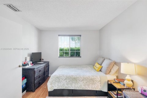 Villa ou maison à vendre à Miami, Floride: 3 chambres, 150.87 m2 № 2084855 - photo 29