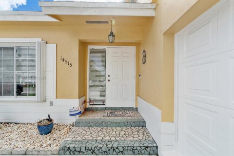Villa ou maison à vendre à Miami, Floride: 3 chambres, 150.87 m2 № 2084855 - photo 4