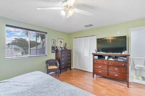Villa ou maison à vendre à Miami, Floride: 3 chambres, 150.87 m2 № 2084855 - photo 25