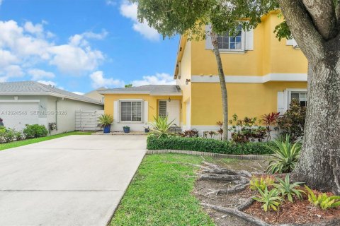 Villa ou maison à vendre à Miami, Floride: 3 chambres, 150.87 m2 № 2084855 - photo 2