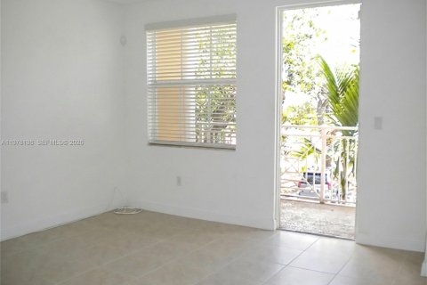 Adosado en venta en Fort Lauderdale, Florida, 2 dormitorios, 155.98 m2 № 2049332 - foto 5