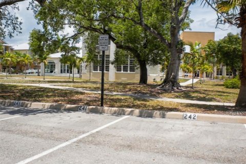 Adosado en venta en Fort Lauderdale, Florida, 2 dormitorios, 155.98 m2 № 2049332 - foto 22