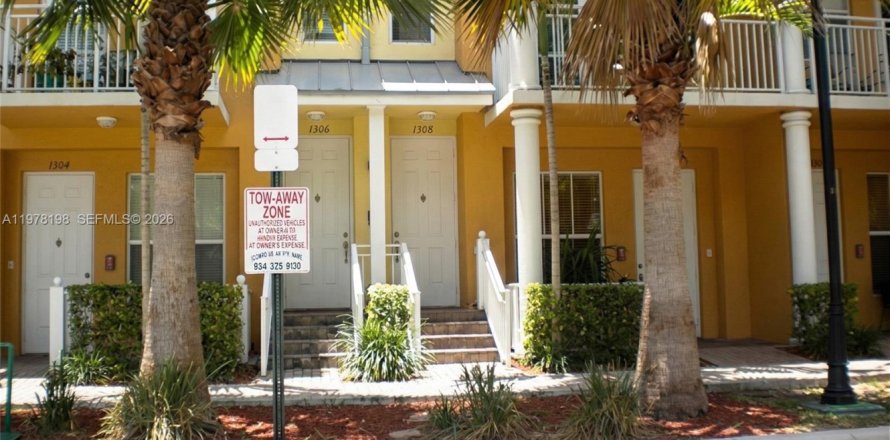 Adosado en Fort Lauderdale, Florida 2 dormitorios, 155.98 m2 № 2049332