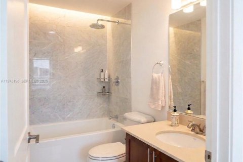 Adosado en venta en Fort Lauderdale, Florida, 2 dormitorios, 155.98 m2 № 2049332 - foto 17