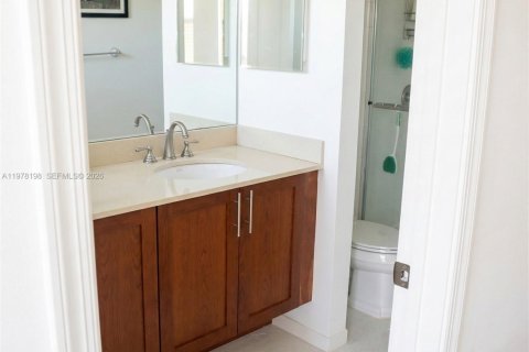 Adosado en venta en Fort Lauderdale, Florida, 2 dormitorios, 155.98 m2 № 2049332 - foto 19