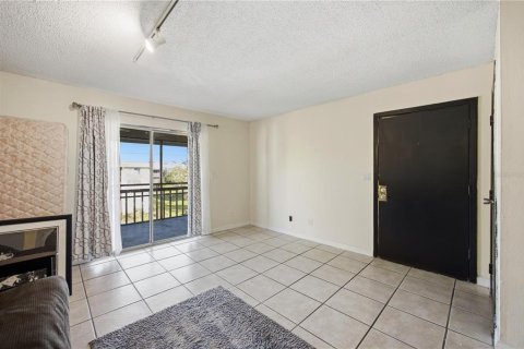 Condominio en venta en Gainesville, Florida, 2 dormitorios, 93.18 m2 № 2152357 - foto 4