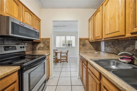 Condominio en venta en Gainesville, Florida, 2 dormitorios, 93.18 m2 № 2152357 - foto 10
