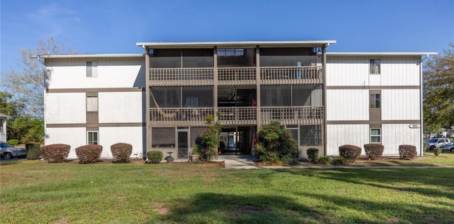 Condominio en Gainesville, Florida, 2 dormitorios № 2152357