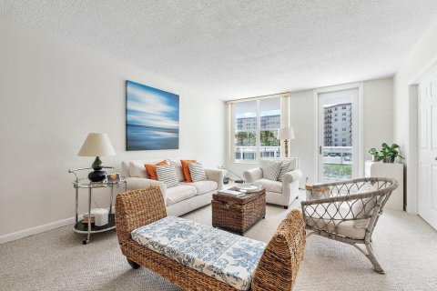 Condo in Palm Beach, Florida, 2 bedrooms  № 2187983 - photo 17
