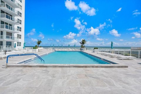 Condo in Palm Beach, Florida, 2 bedrooms  № 2187983 - photo 25