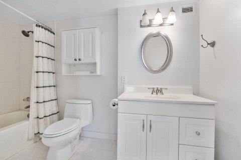 Condo in Palm Beach, Florida, 2 bedrooms  № 2187983 - photo 12