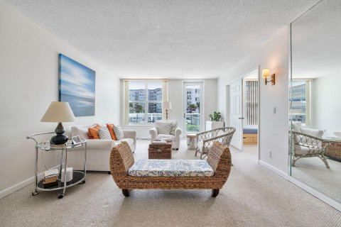 Condo in Palm Beach, Florida, 2 bedrooms  № 2187983 - photo 16