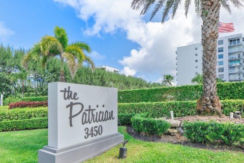 Condo in Palm Beach, Florida, 2 bedrooms  № 2187983 - photo 2