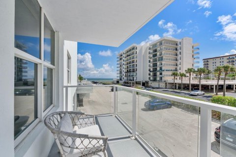 Condo in Palm Beach, Florida, 2 bedrooms  № 2187983 - photo 20